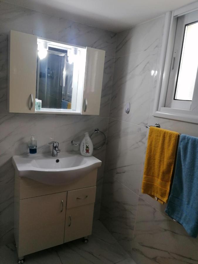 Elenas 1 Bedroom Apartment In Limassol Center Екстериор снимка