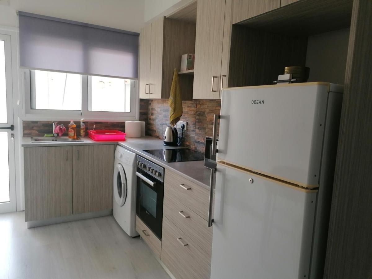 Elenas 1 Bedroom Apartment In Limassol Center Екстериор снимка